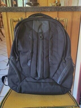 MOUNTAINSMITH Nwot Large Multi-Duty Backpack